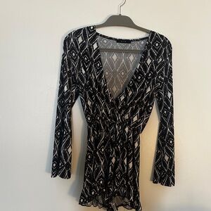 Black & White Patterned V-Neck Long Sleeve Romper